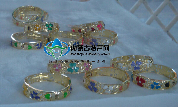 17c吃瓜网
纯银手镯制品